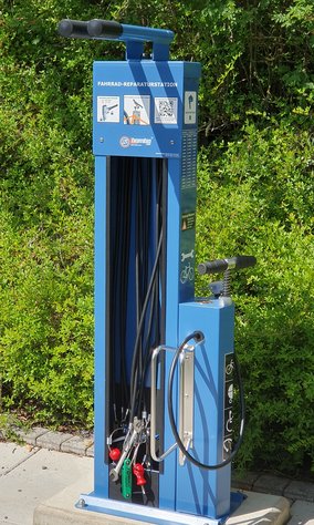 Neuer Fahrradstellplatzes mit Reparaturstation an der Ernst-Abbe-Hochschule Jena