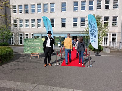 Ernst Abbe (Schauspieler) begrüßt die Gäste des HIT 2024.