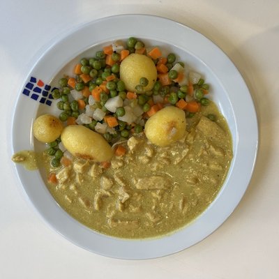 Ein Teller mit leckerem Essen aus der Mensa