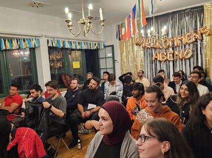 Studierende beim Willkommensabend 2024 Studierende beim Willkommensabend 2024