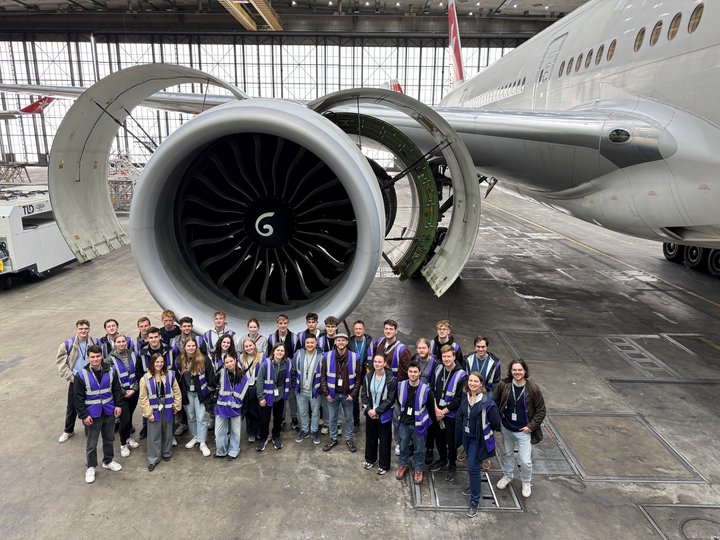 Flugzeugwerft des Flughafen Zürich. Foto: AG Innok