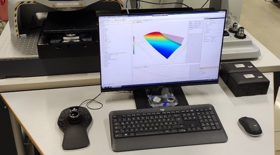 Computerbildschirm mit einer Messung des Weißlichtinterferometers