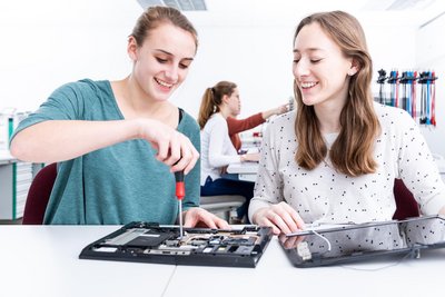 Girls’Day & Boys’Day 2025 an der EAH Jena: Jetzt anmelden und klischeefrei die Zukunft entdecken!