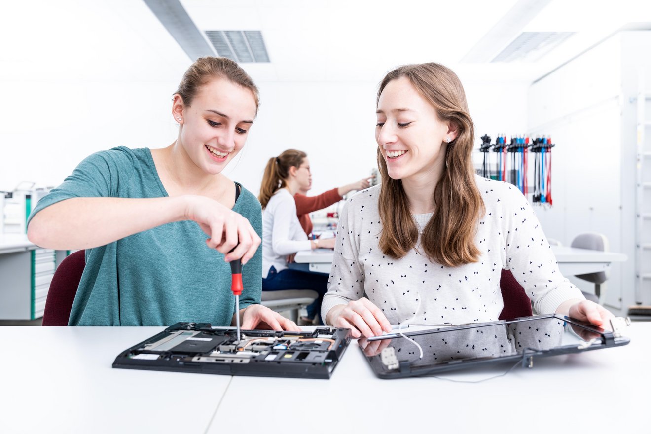 Girls’Day & Boys’Day 2025 an der EAH Jena: Jetzt anmelden und klischeefrei die Zukunft entdecken!