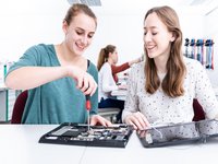 Girls’Day & Boys’Day 2025 an der EAH Jena: Jetzt anmelden und klischeefrei die Zukunft entdecken!