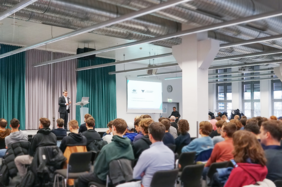 Prof. Dr. Schmalzried während seines Vortrags