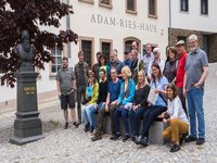 Gruppenfoto der Mitglieder des Fachbereiches Grundlagenwissenschaften der Ernst Abbe Hochschule Jena