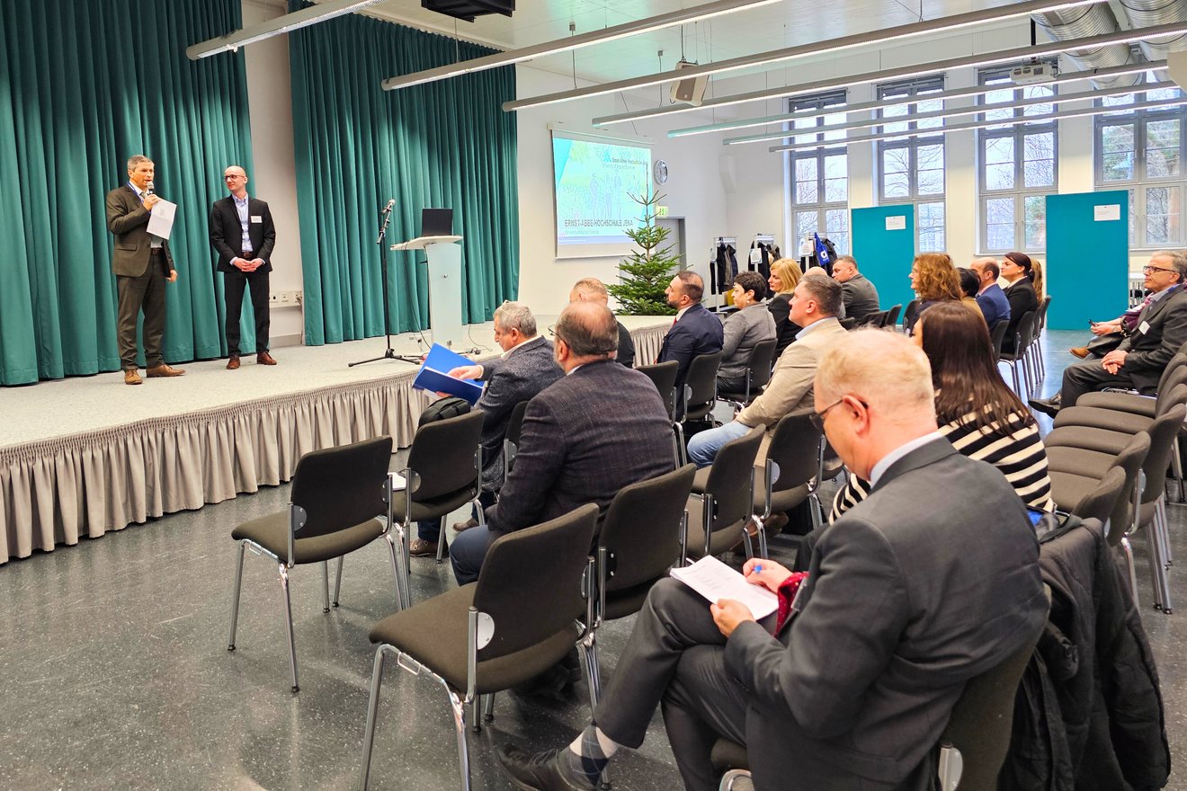 Ernst-Abbe-Hochschule Jena fördert internationale Zusammenarbeit: Delegation aus dem Südkaukasus zu Gast