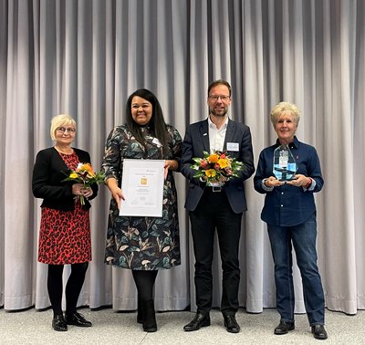 Siegelvergabe an die Stadtverwaltung Jena, v.l.n.r. Siegrun Cais, Nina Ballenberger, Dr. Thomas Nietzsche, Ines Apel 