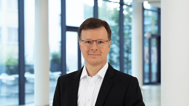  Carl Zeiss AG, Dr. Ludwin Monz, Mitglied des Vorstands der ZEISS Gruppe und Vorsitzender des Vorstands der Carl Zeiss Meditec AG