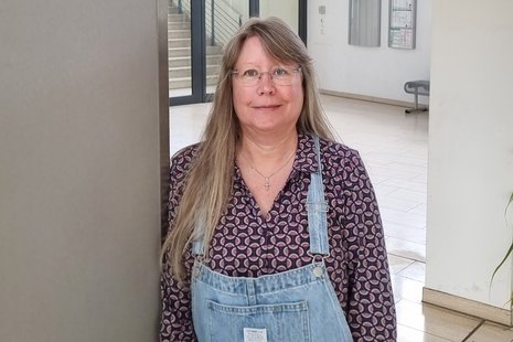 Betriebliche Pflegelotsin unterstützt bei Vereinbarkeit von Beruf, Studium und Pflege Betriebliche Pflegelotsin unterstützt bei Vereinbarkeit von Beruf, Studium und Pflege