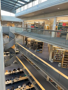 Innansicht der Thüringer Universitäts- und Landesbibliothek (ThULB)