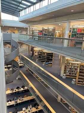 Innansicht der Thüringer Universitäts- und Landesbibliothek (ThULB)