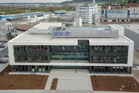 Luftbild vom modernen Werksgebäude von SCHOTT in Jena