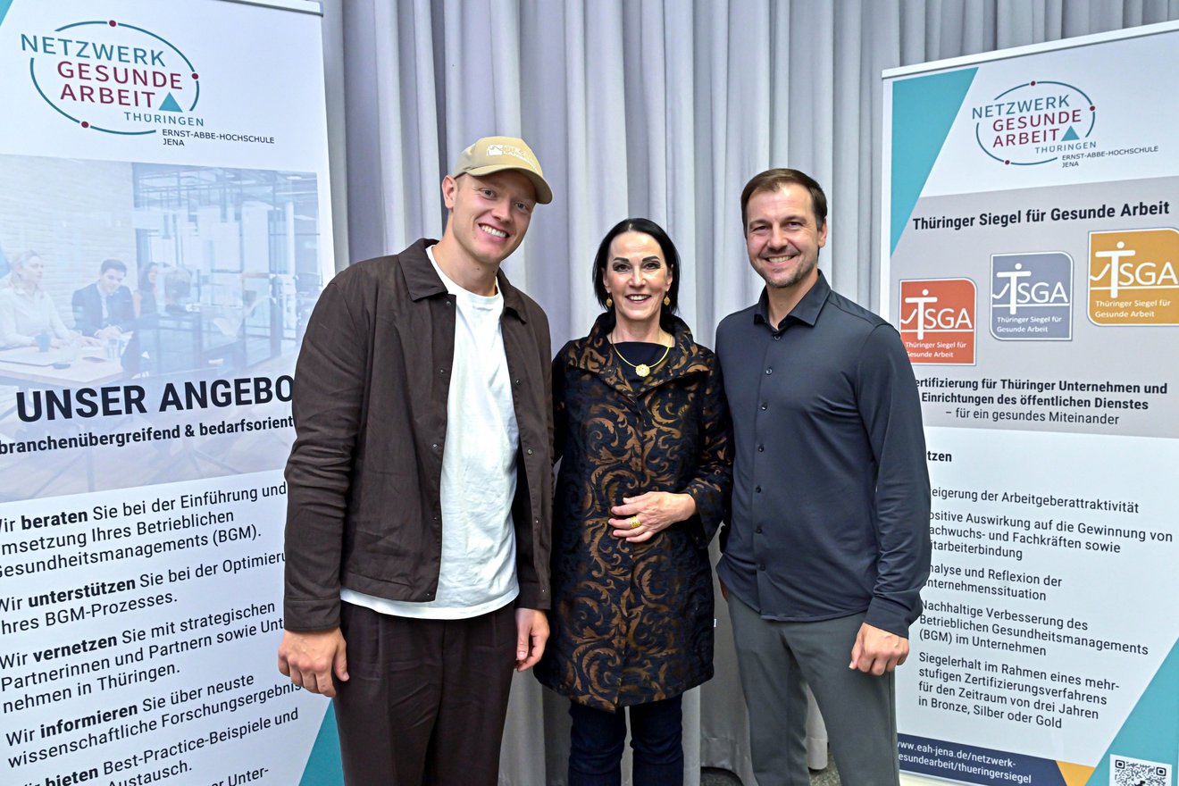Prof. Dr. Heike Kraußlach mit Max Langenhan und Timo Boll beim 10. Tag der Gesunden Arbeit an der Ernst-Abbe-Hochschule Jena