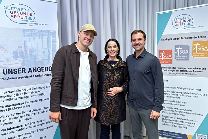 Prof. Dr. Heike Kraußlach mit Max Langenhan und Timo Boll beim 10. Tag der Gesunden Arbeit an der Ernst-Abbe-Hochschule Jena