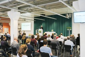 Teilnehmer*innen des Symposiums in der Aula der EAH Jena