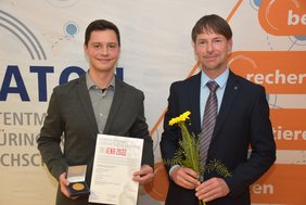 Jan-Erik Müller (Ernst-Abbe-Hochschule Jena) und Sascha Erfurt (PATON | Landespatentzentrum Thüringen) bei der Preisverleihung 
