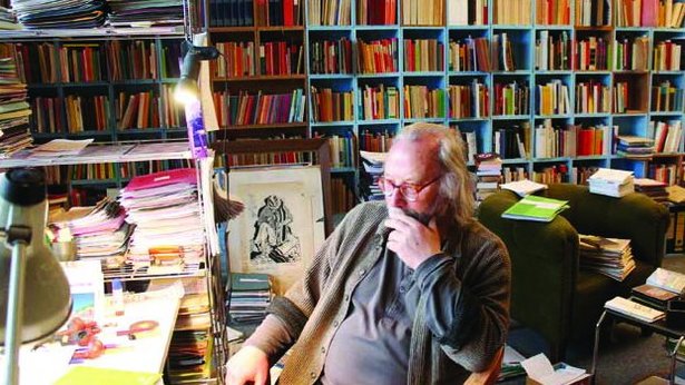 Prof. Dr. Rainer Hirt, Sozialarbeiter, Philosoph und Erziehungswissenschaftler, Fachbereich Sozialwesen (1992 bis 2009) Prof. Dr. Rainer Hirt, Sozialarbeiter, Philosoph und Erziehungswissenschaftler, Fachbereich Sozialwesen (1992 bis 2009)