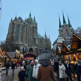 Foto Weihnachtsmarkt Erfurt 2023 mit Erfurter Dom