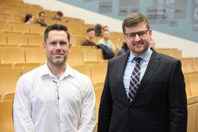 Prof. Dr. Frank Pothen und Peter Kress im Hörsaal