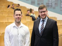 Prof. Dr. Frank Pothen und Peter Kress im Hörsaal