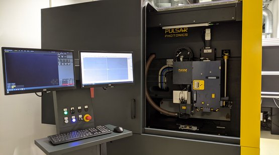 Maschine zur Lasermaterialbearbeitung mit computerunterstützter Datenauswertung