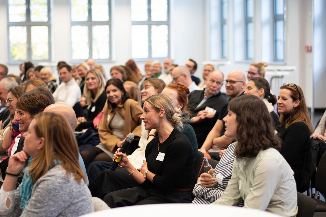 Fragen aus dem Publikum und anregende Gespräche beim Tag der Gesunden Arbeit 2025