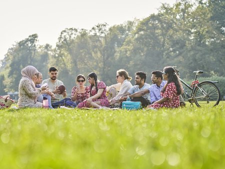 Studierende im Paradiespark