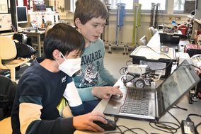 Technik-AG an der Ernst-Abbe-Hochschule Jena begeistert Schülerinnen und Schüler  