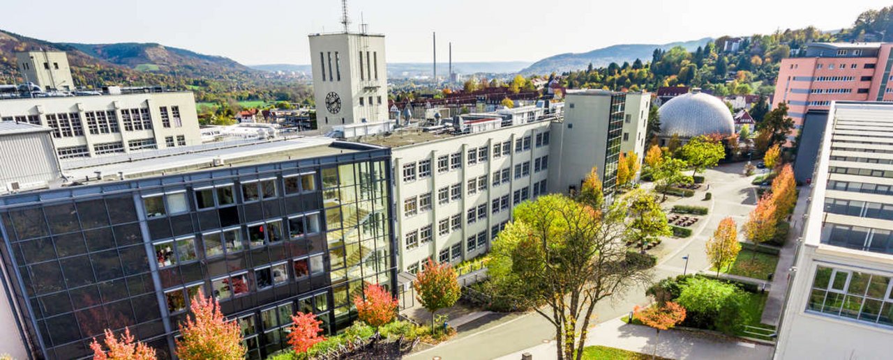 Campus EAH Jena im Sommer