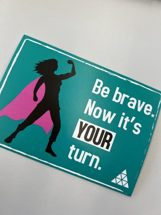 Postkarte "Be brave now it's your turn"