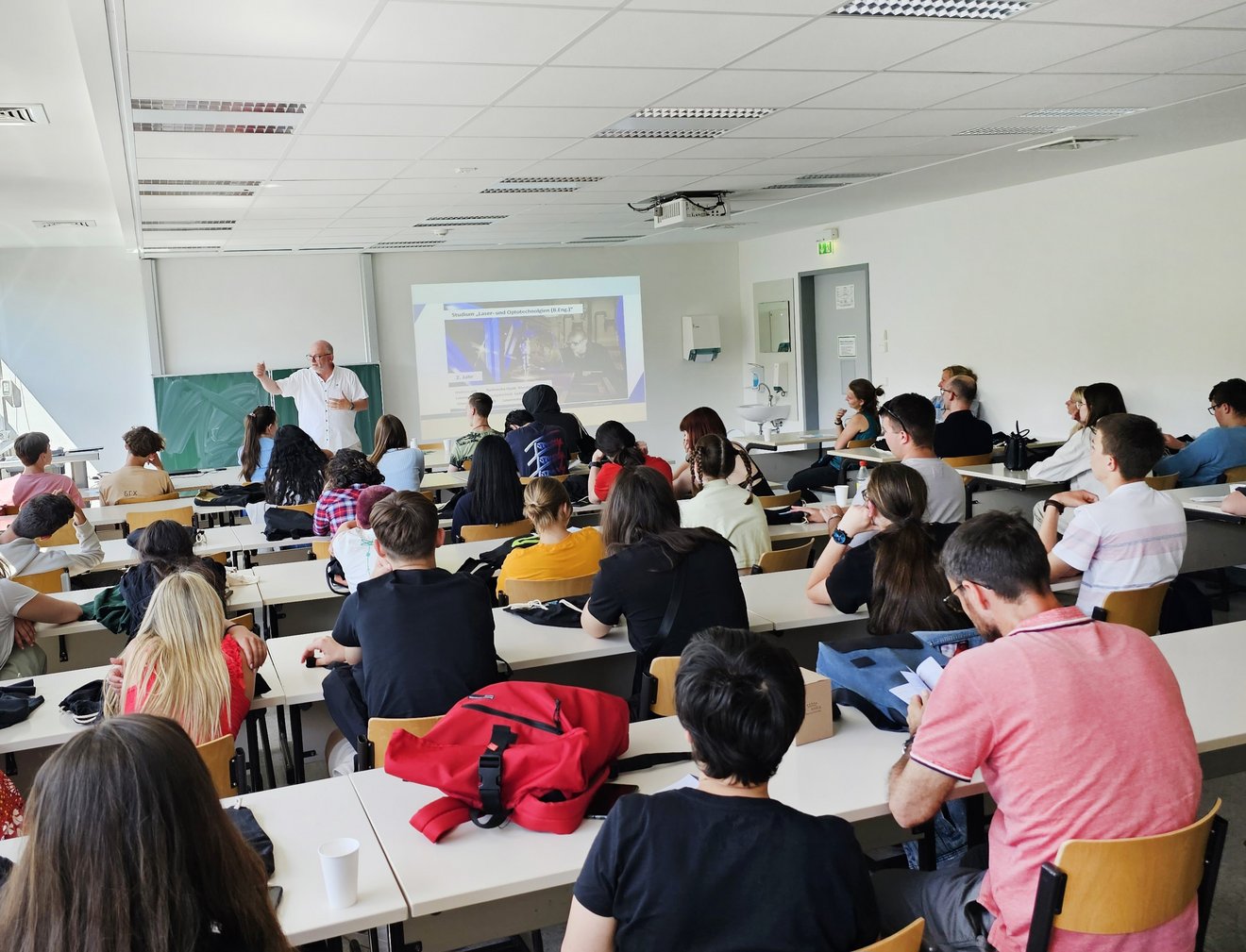 Internationale Schülerinnen und Schüler zu Gast an der Ernst-Abbe-Hochschule Jena