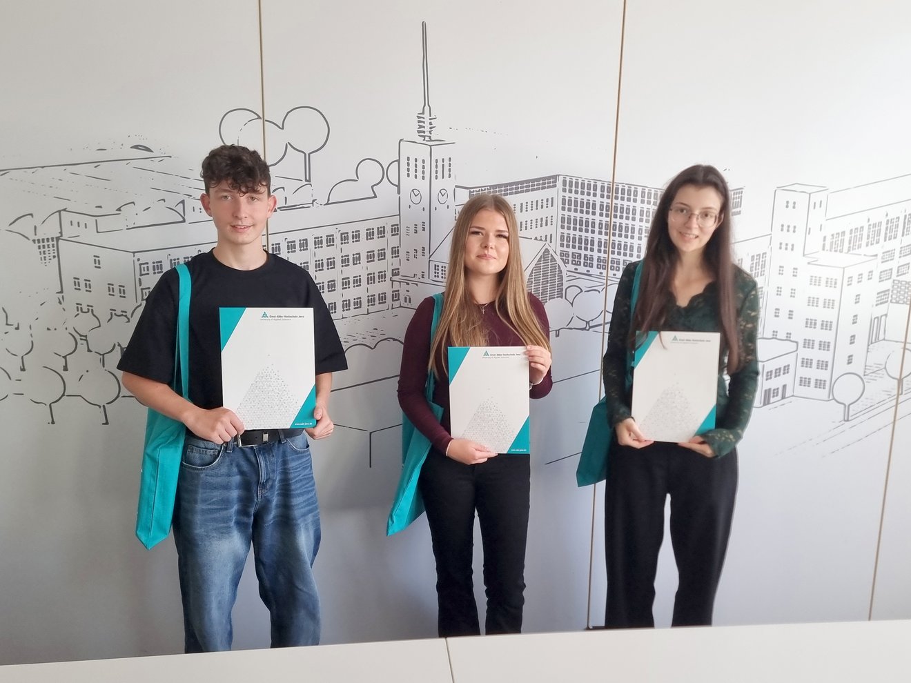 Drei neue Auszubildende starten an der Ernst-Abbe-Hochschule Jena
