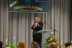 Rektor Prof. Teichert begrüßt die Anwesenden.