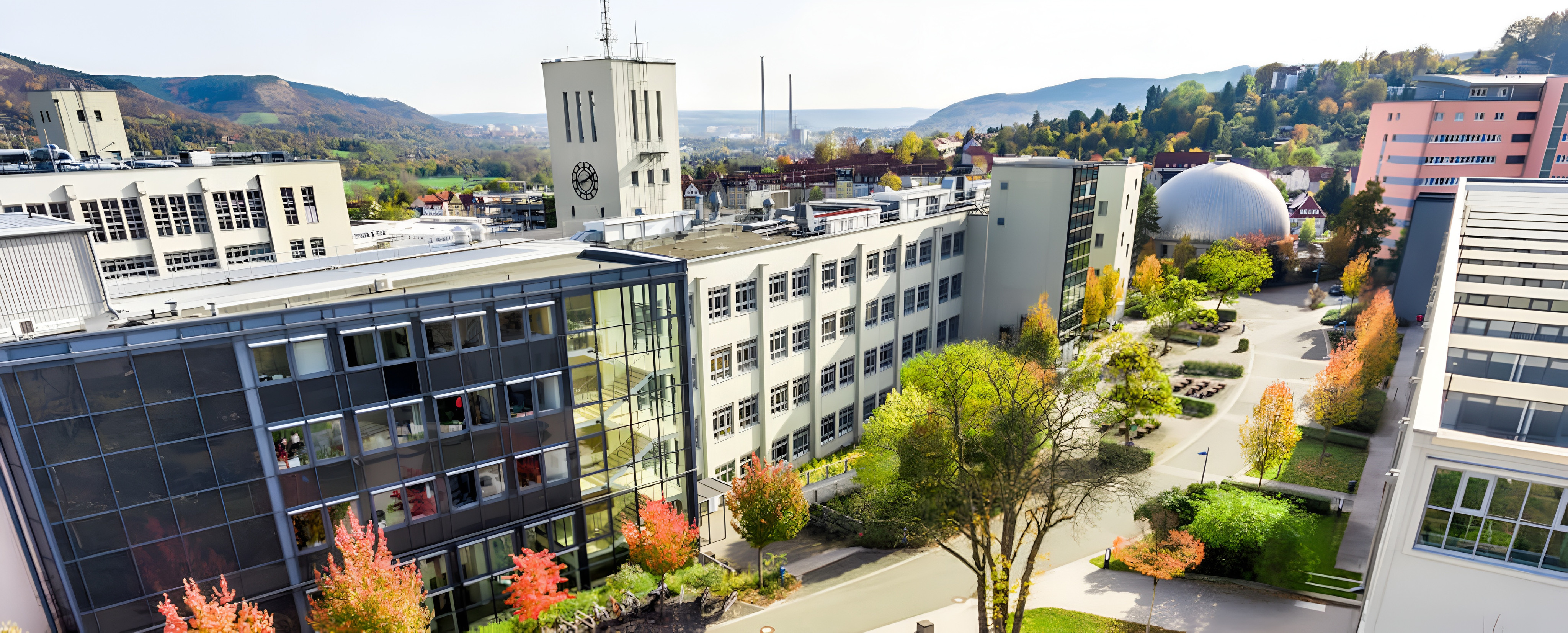 Campus EAH Jena im Sommer
