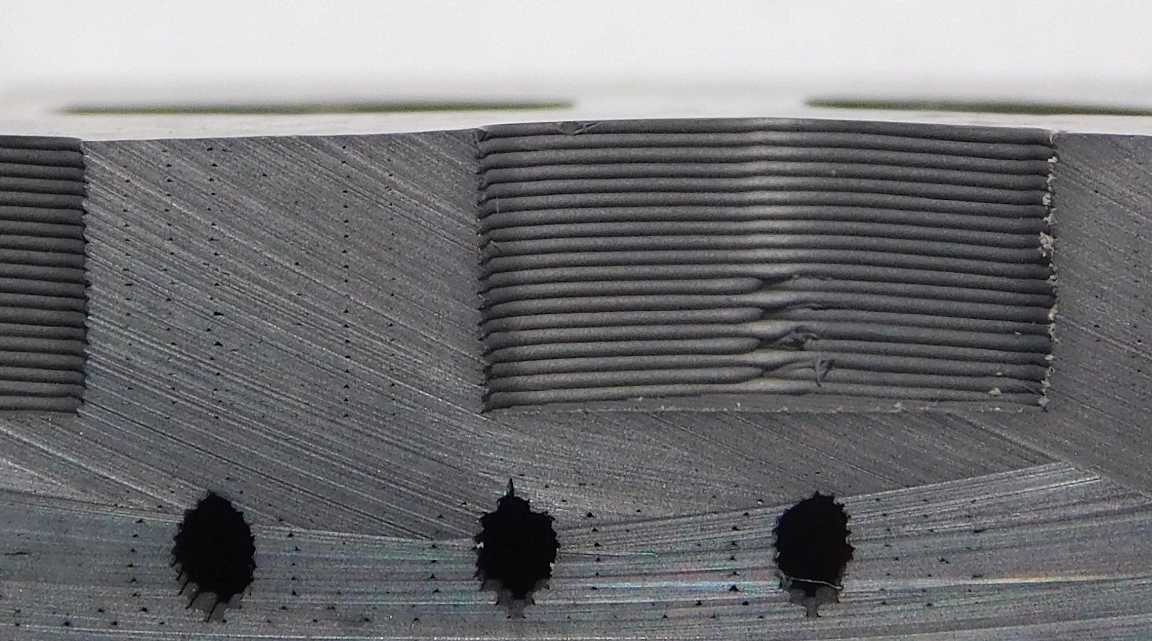 Querschnitt 3D-gedruckter Spiegelhalter