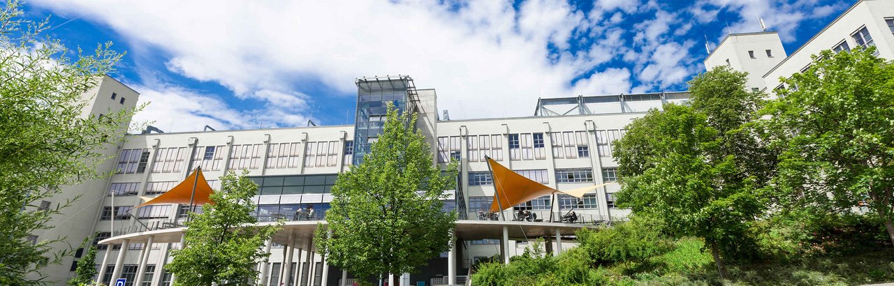 Gebäuderückseite Ernst Abbe Hochschule Jena mit Cafeteria